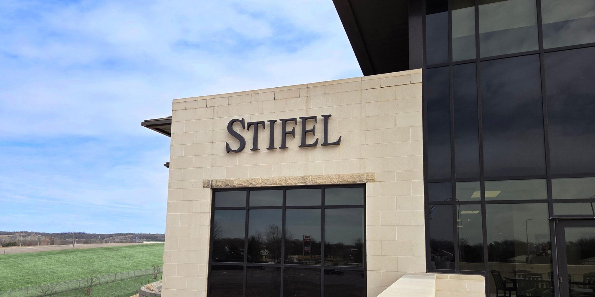 Dakota Dunes Branch Building Stifel Sign During the Day